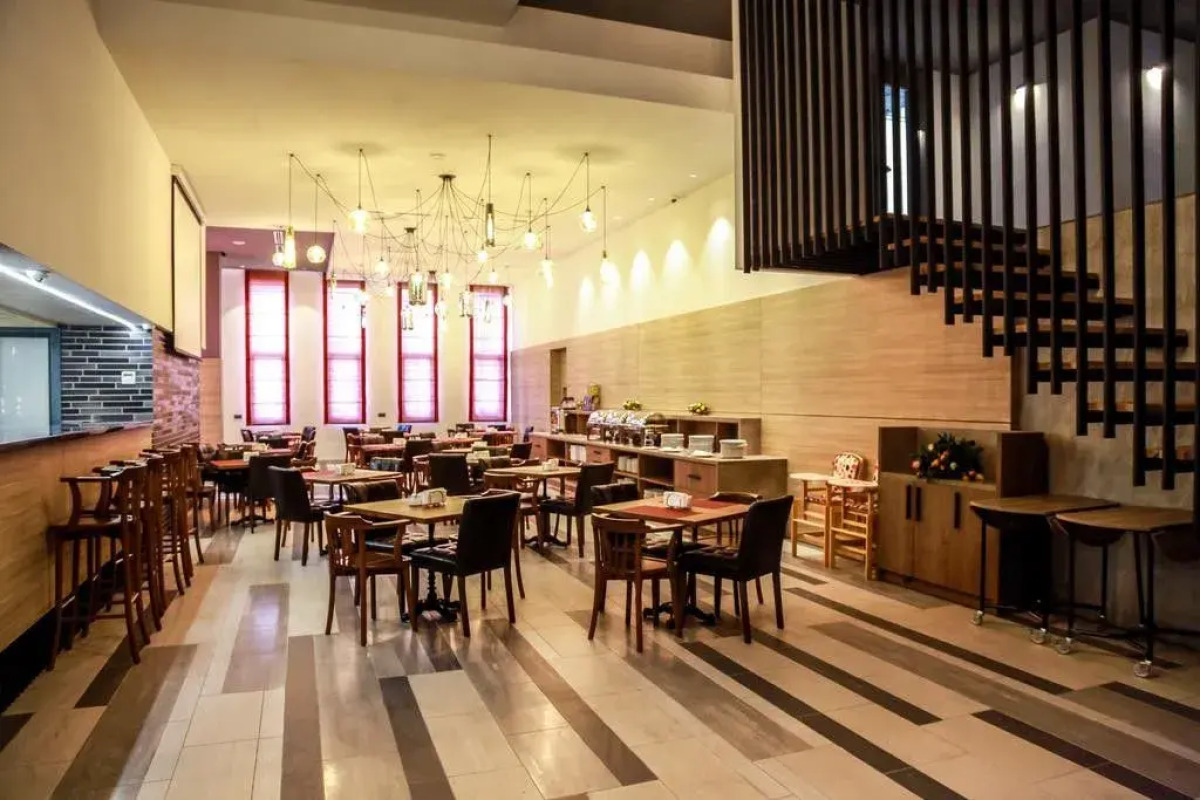 Амери Плаза