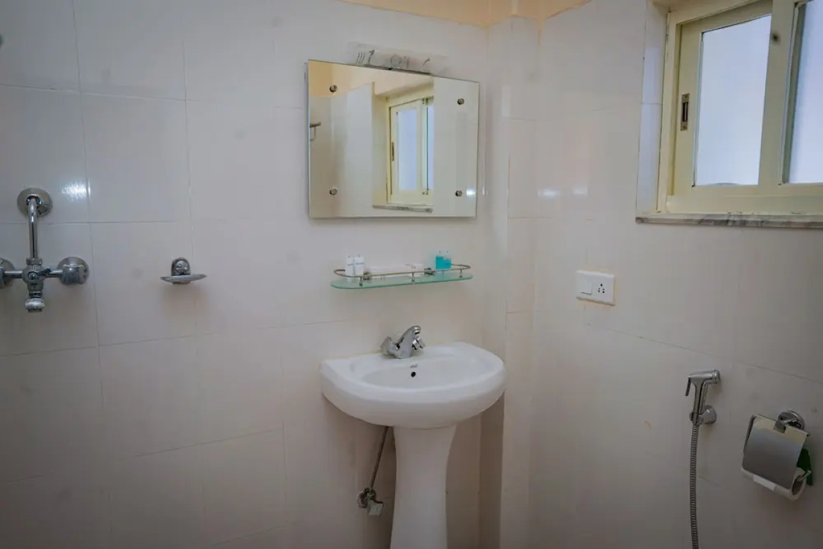 Majestic Lake Front Hotel & Suites