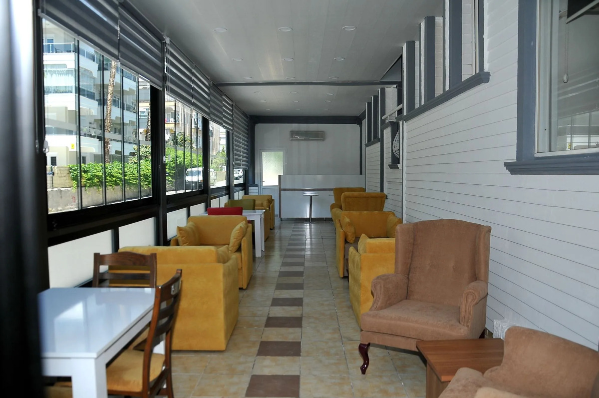 Cleopatra King Apart