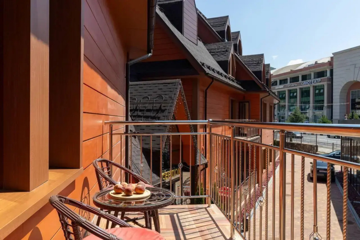 Апартаменты в отеле Red Wood (Ред Вуд)