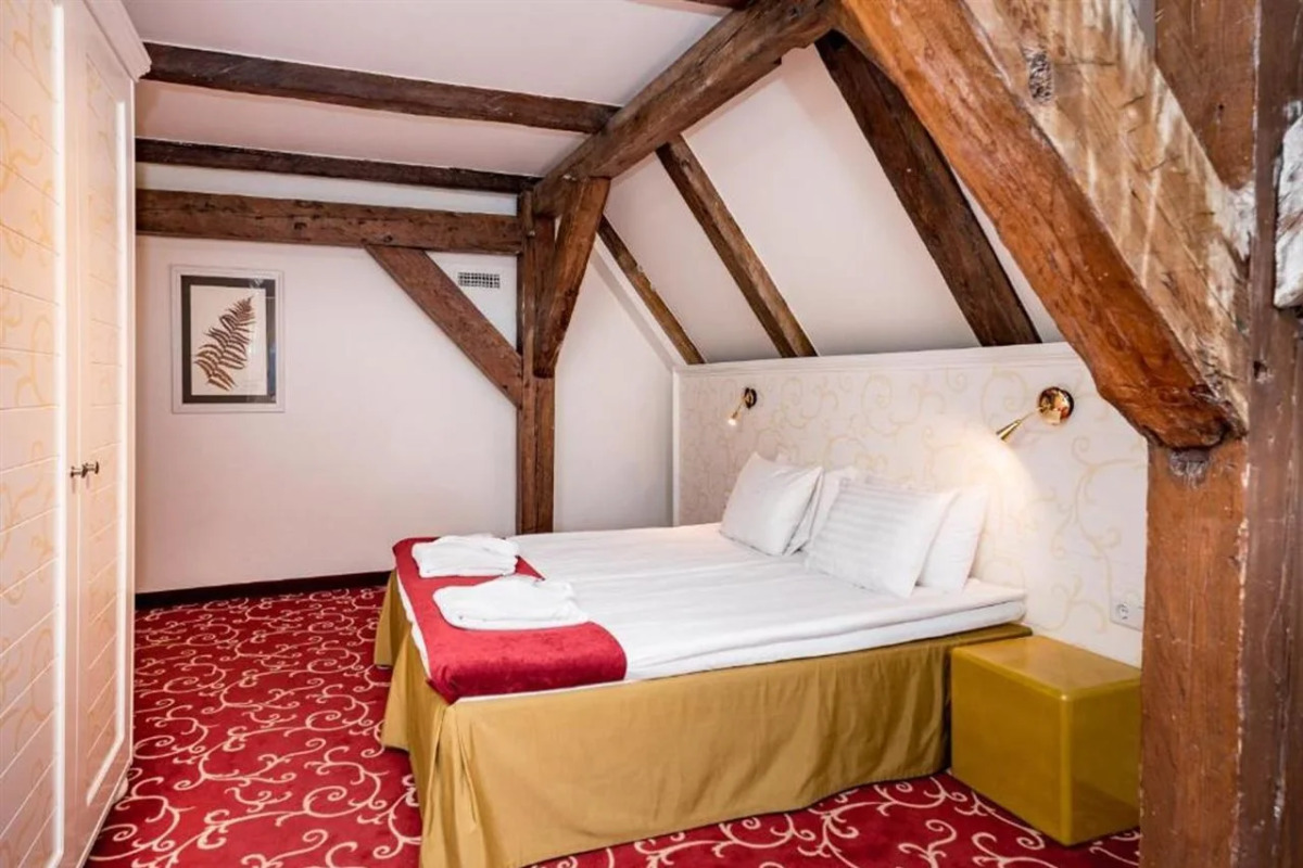 Отель Meriton Old Town Garden