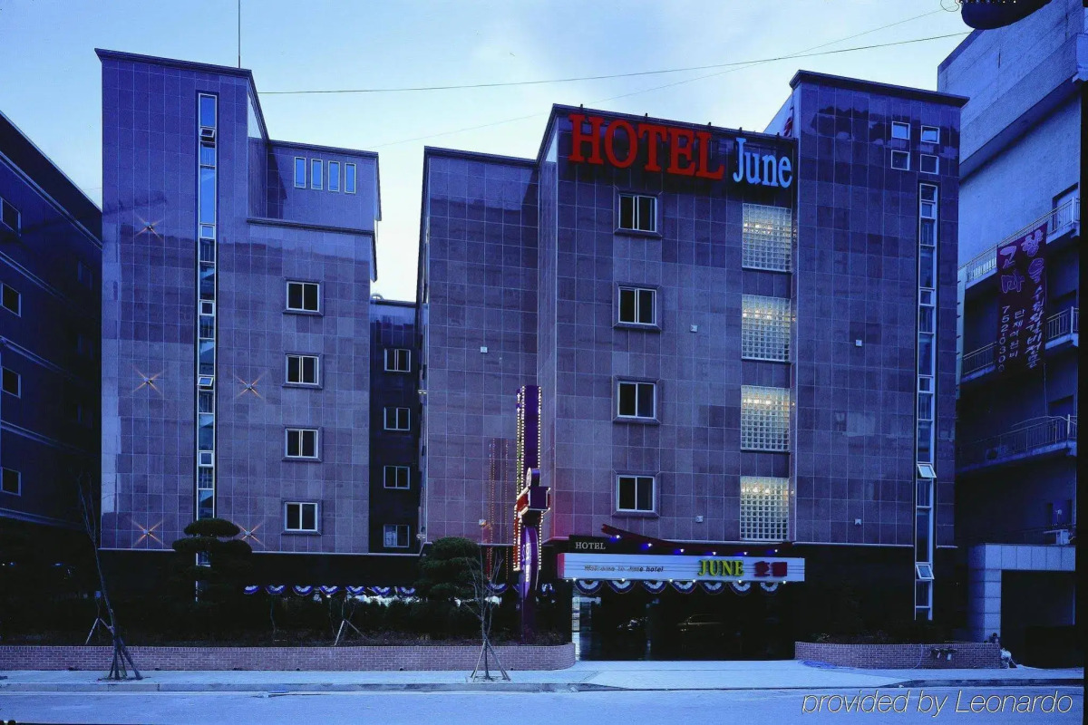 Tourist Hotel June