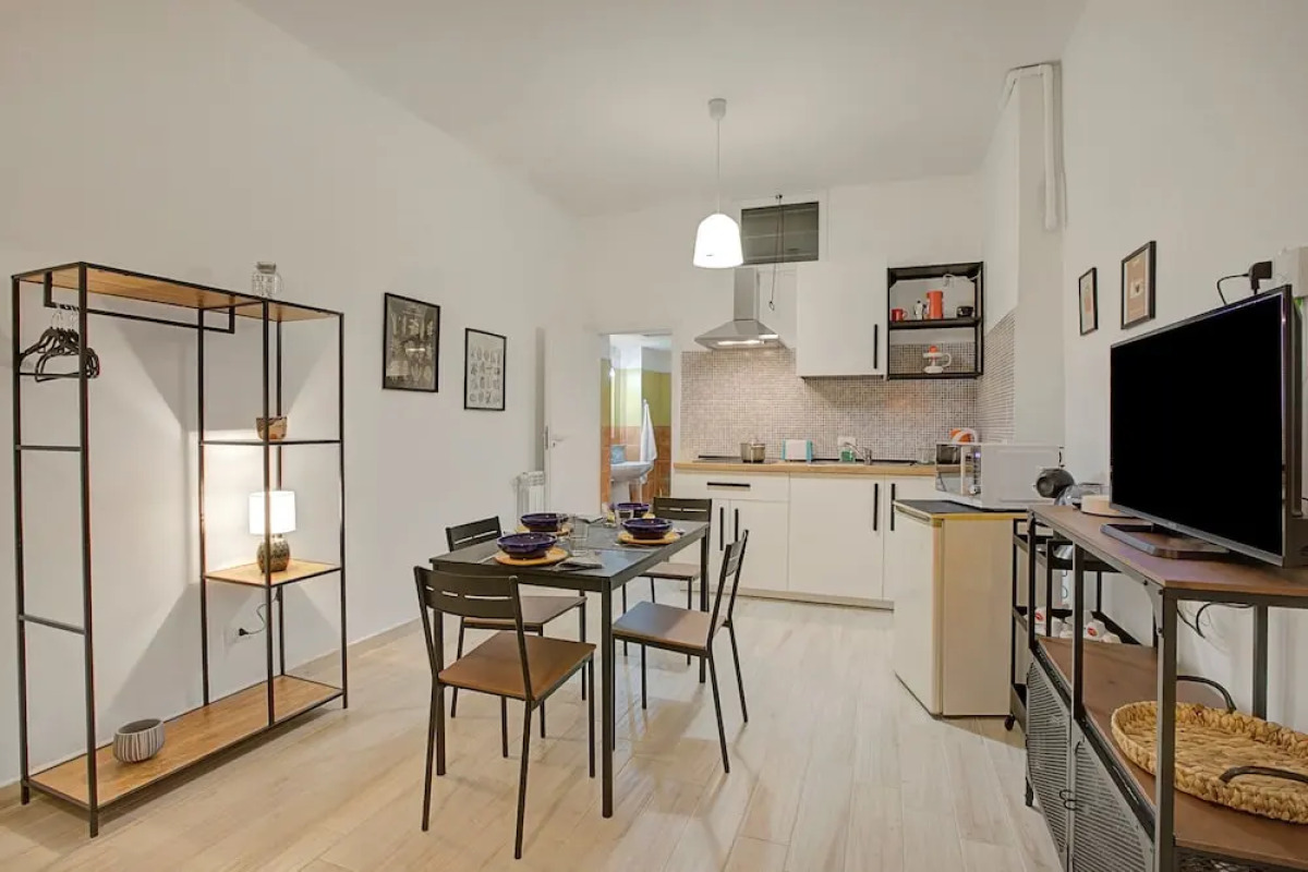 Ravanas 314 Bari Near Station