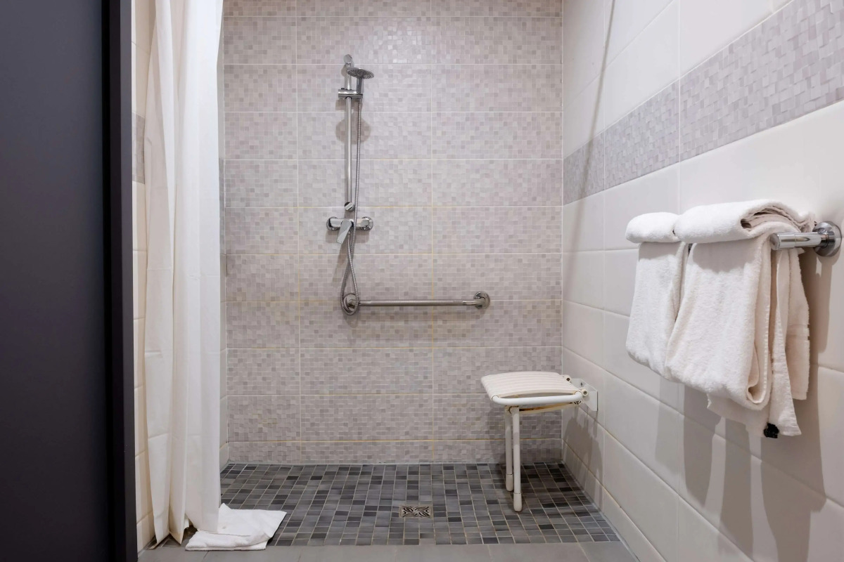 Kyriad Paris 10 - Canal Saint Martin - République