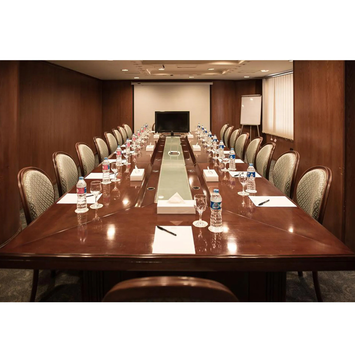 Cherry Maryski Hotel