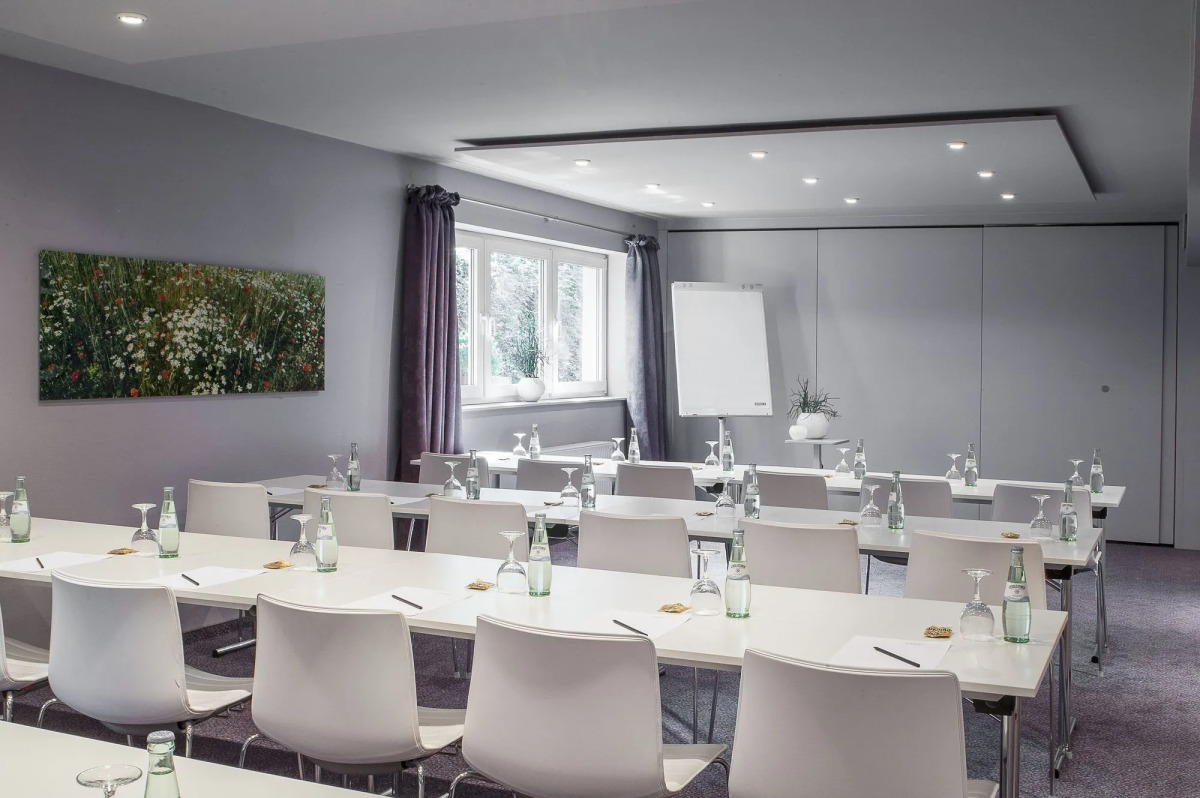 Airport Hotel by The New Yorker