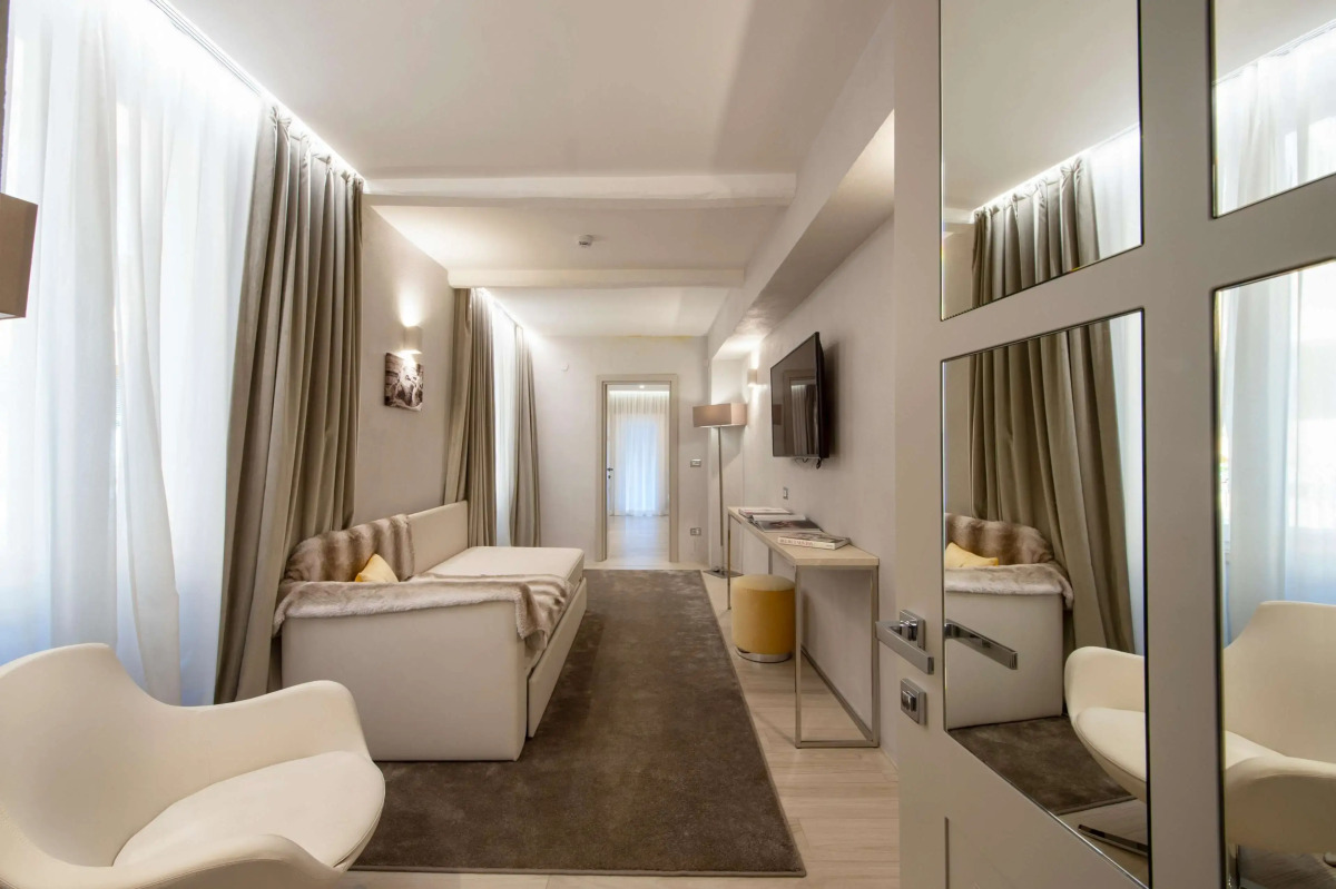 Terrace Pantheon Relais