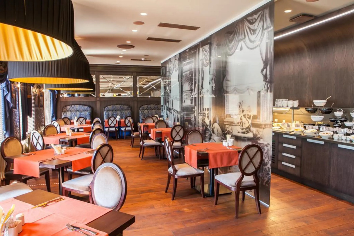 Отель Eurostars Metropole