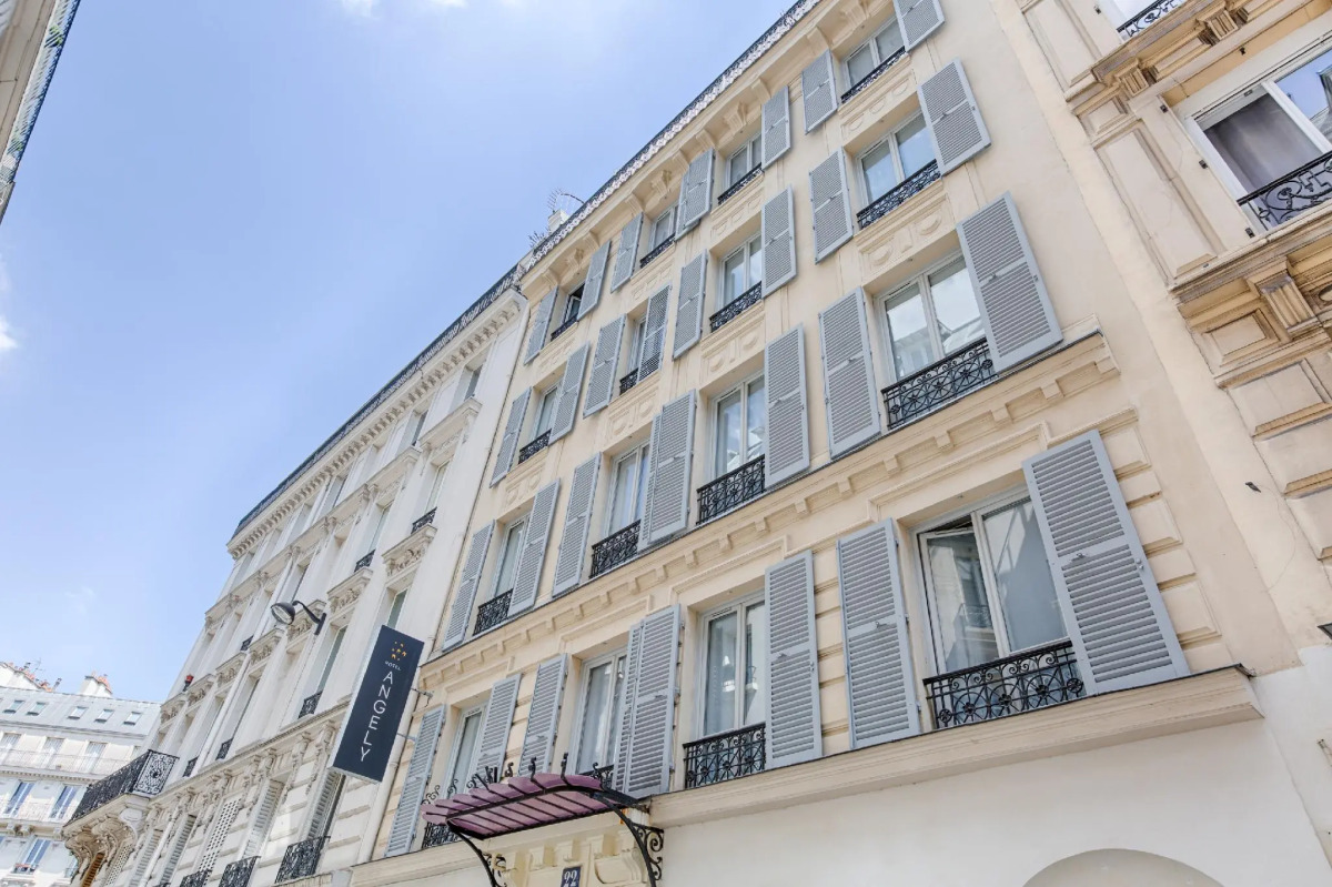 NEWHOTEL REPUBLIQUE (ex Albert's Hotel)