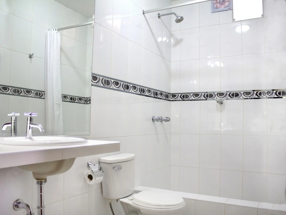 Hotel Manhattan Inn Airport