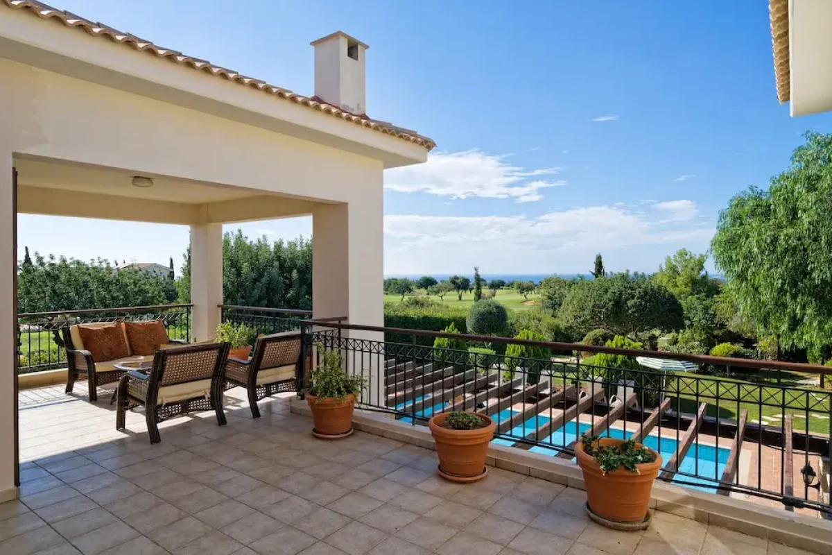 3 bedroom Villa Anarita 64 with private L-shaped pool, beautiful gardens, near resort village square