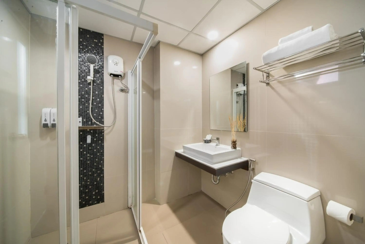 De Botan Srinakarin Hotel & Residence