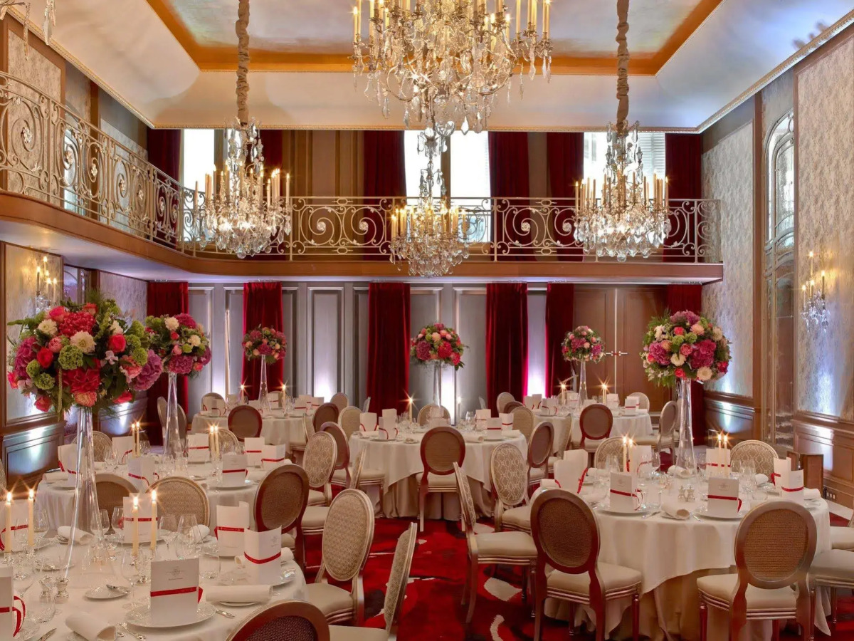 Отель Plaza Athenee