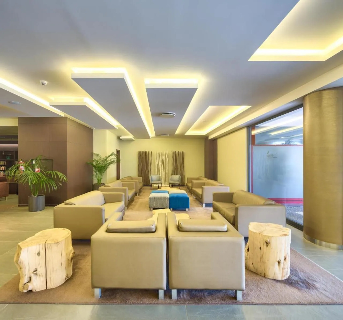 Four Views Monumental Lido