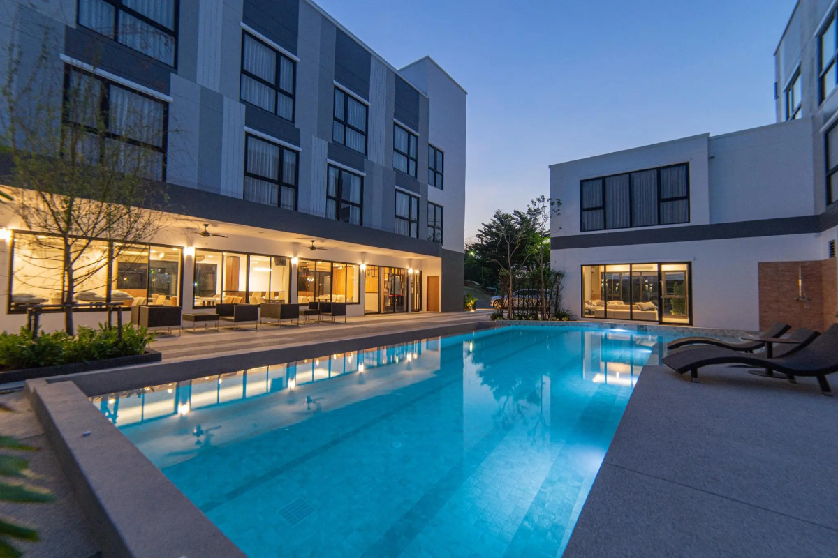 Gate43 Airport Hotel