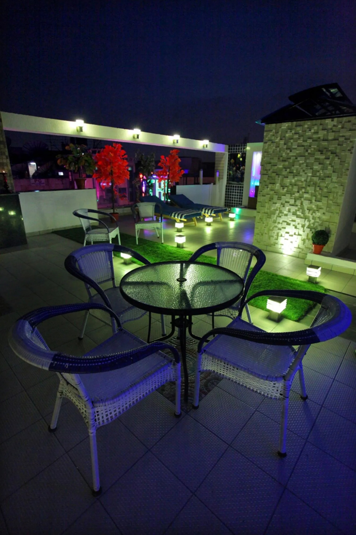 Hotel The Pearl - Newly Renovated in City Centre