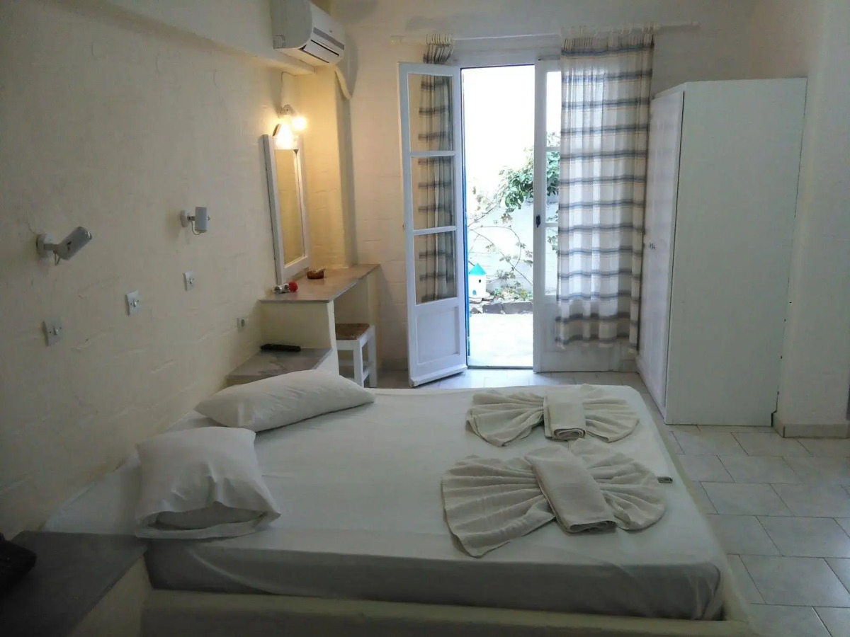 Stratos Studios & Apartments