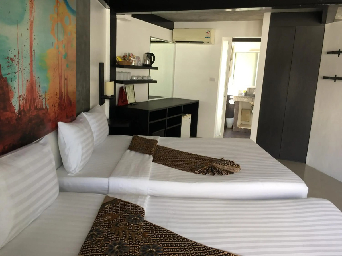 The Front Hotel and Apartment