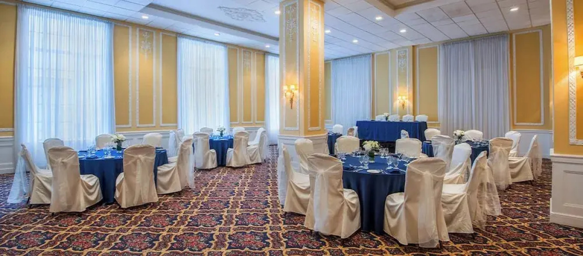 The Brock Niagara Falls Fallsview, Tapestry by Hilton