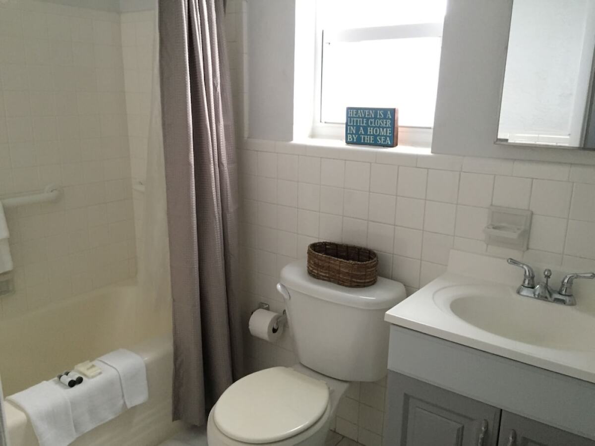 4145 By The Sea Inn & Suites