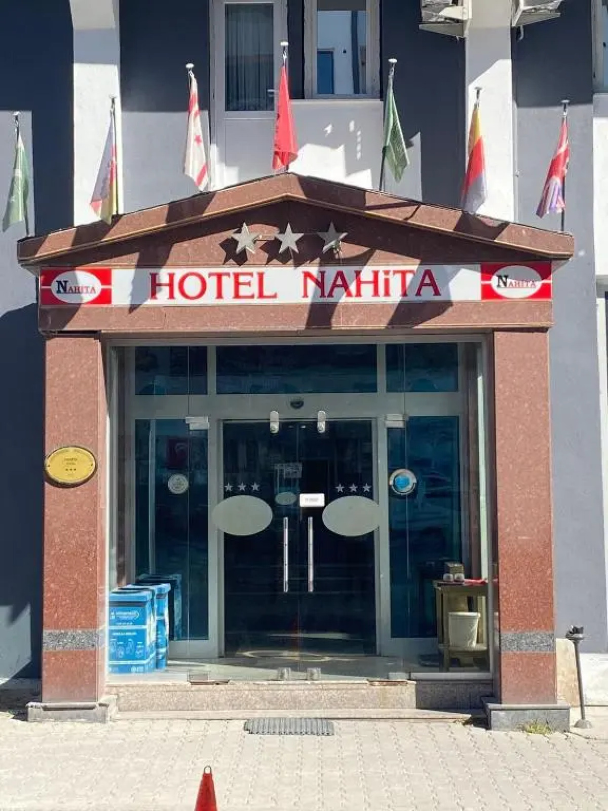 Nahi̇ta Hotel