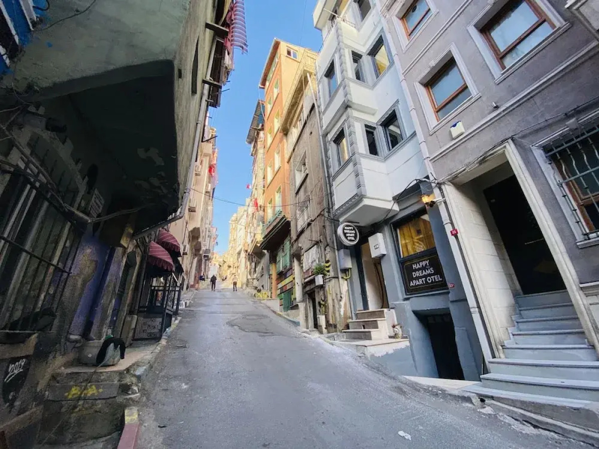 Happy Dreams Apart Hotel