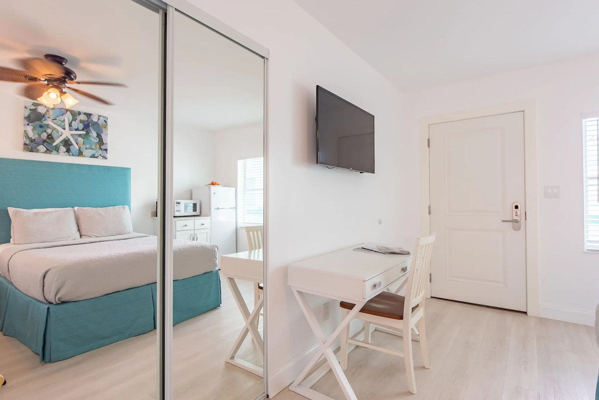 Sea Beach Plaza - Near Jungle Queen Riverboat