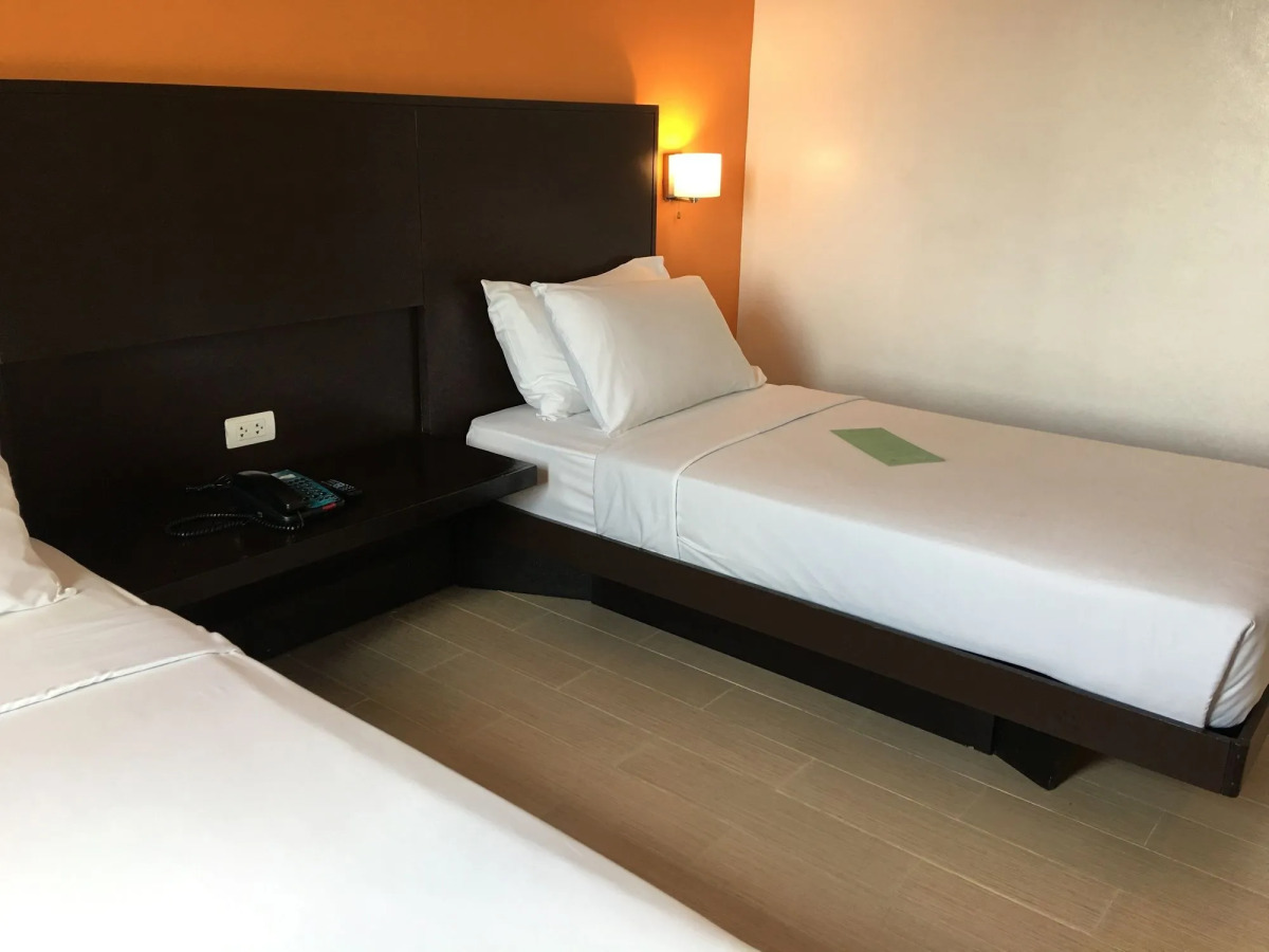 Holiday Inn Express Manila Newport City