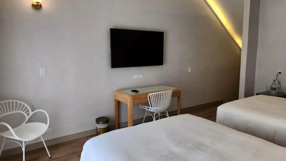 Cocoplum Beach Hotel