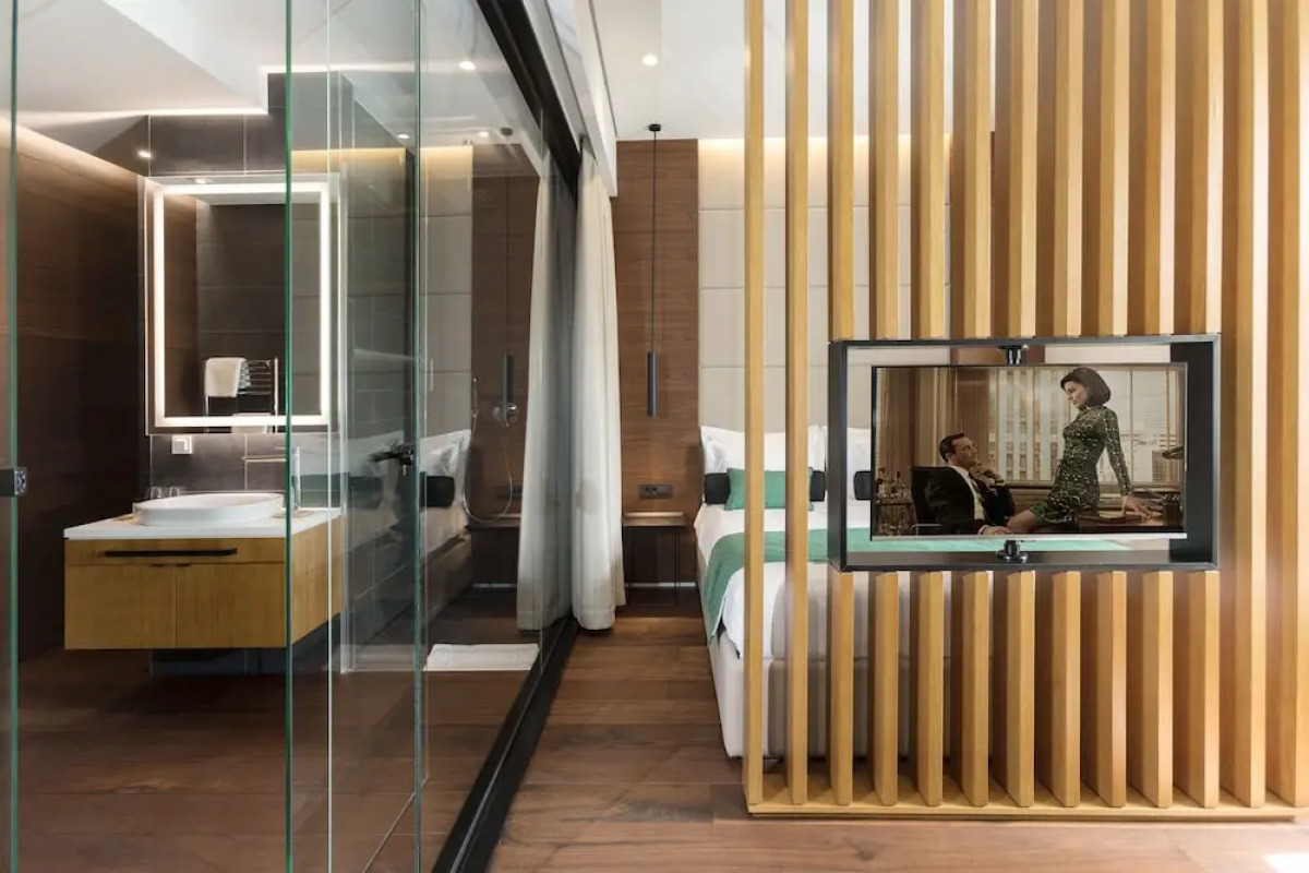 Dominic Smart & Luxury Suites Parliament