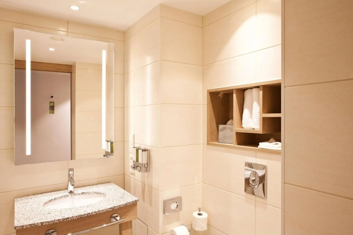 Hampton by Hilton Berlin City East Side Gallery