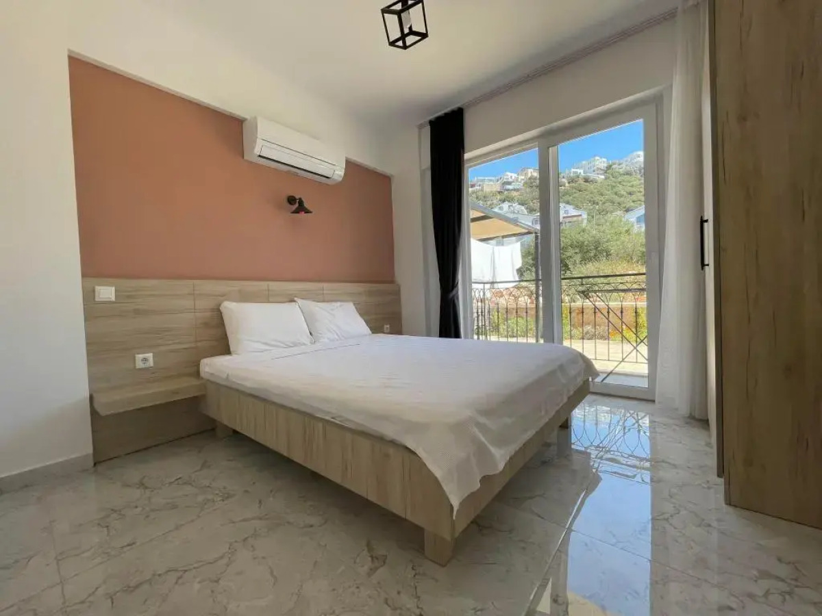 Kaş Eylül Suit Apart