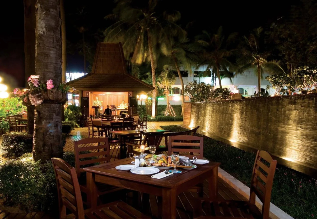 Jomtien Palm Beach Hotel And Resort