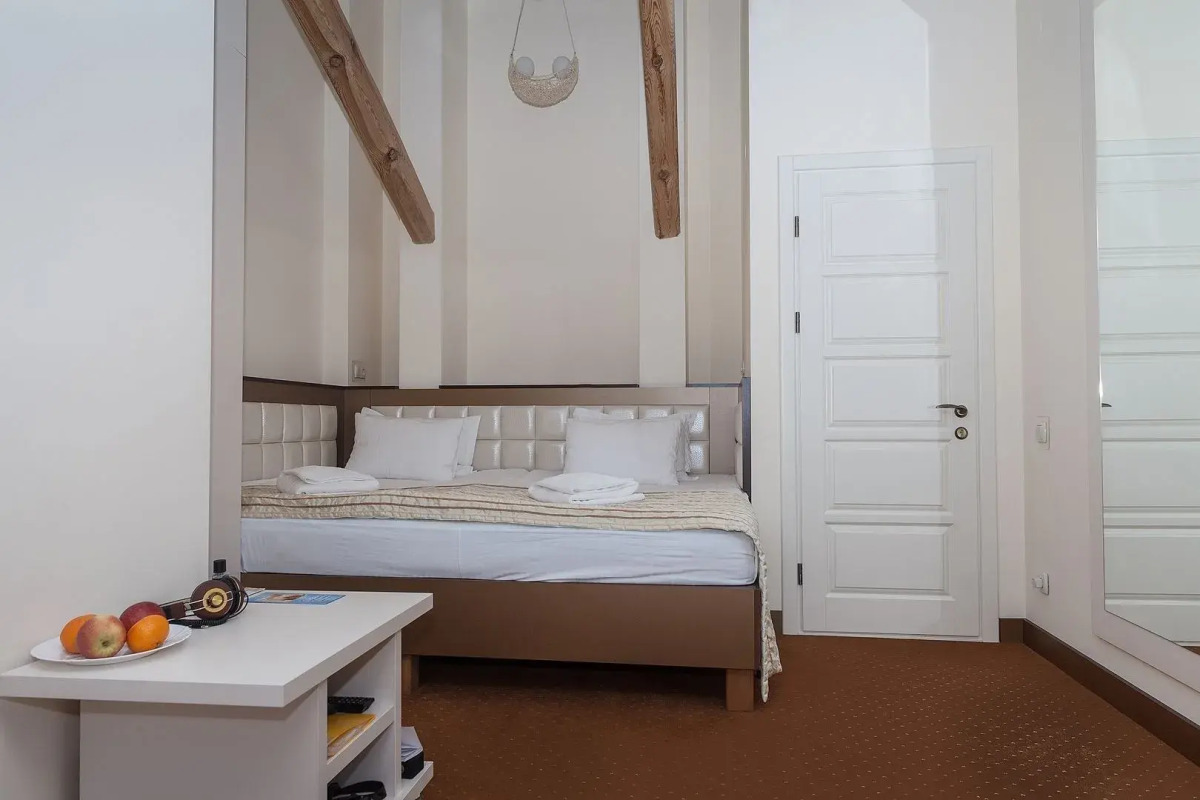 Мини-отель «Седьмое небо», ул. Евгения Коновальца