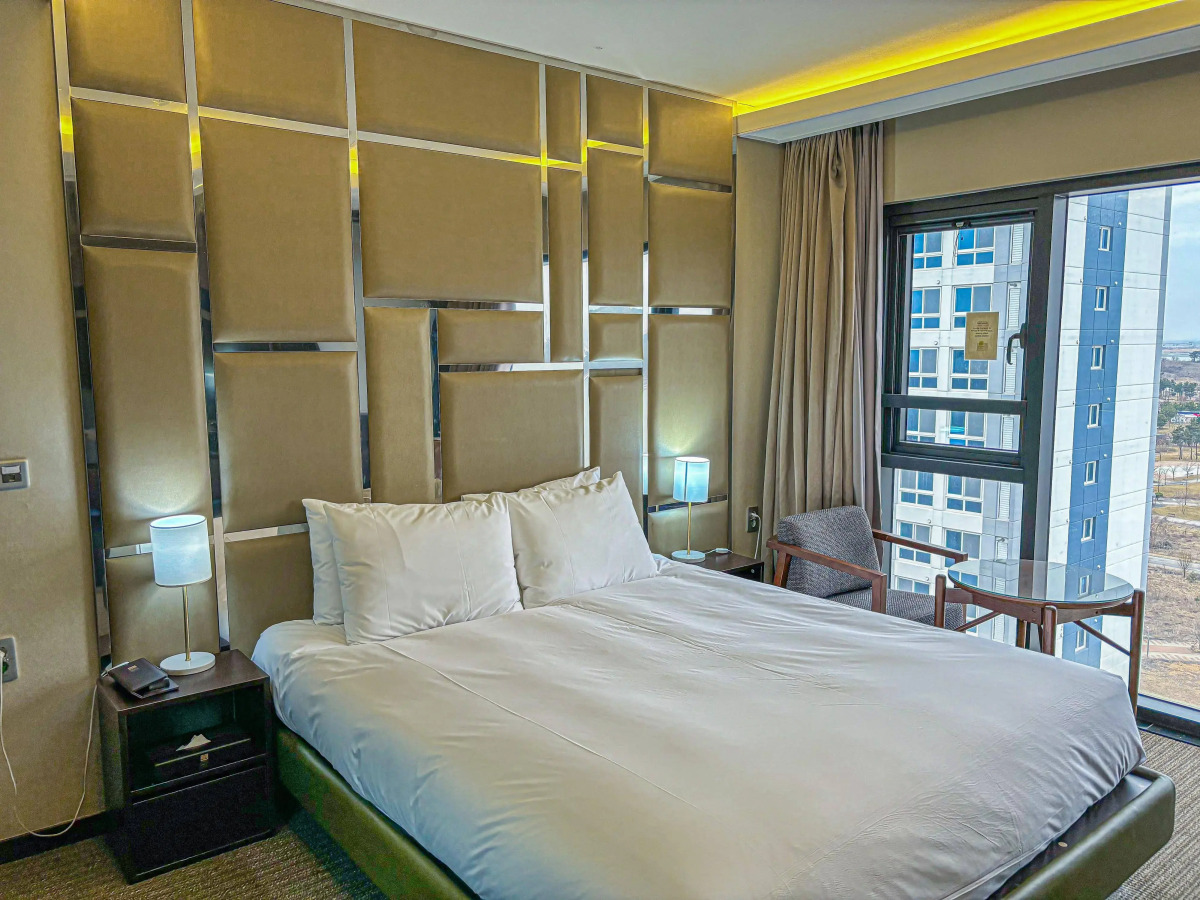 Royal Emporium Incheon Airport Hotel