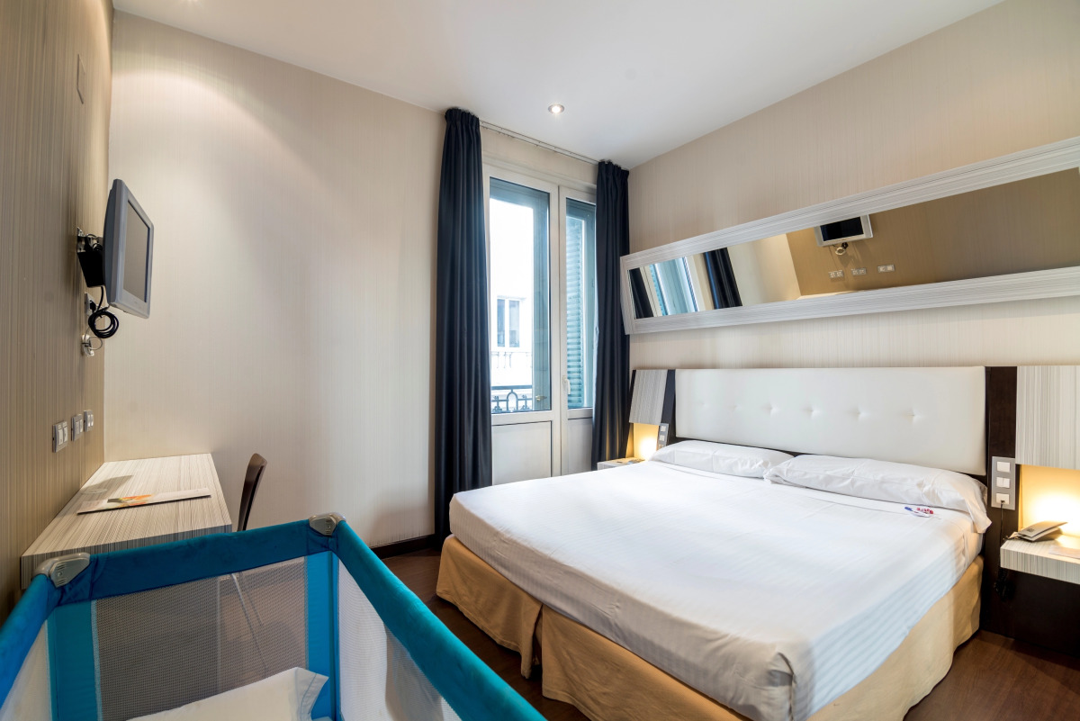 Отель Petit Palace Triball