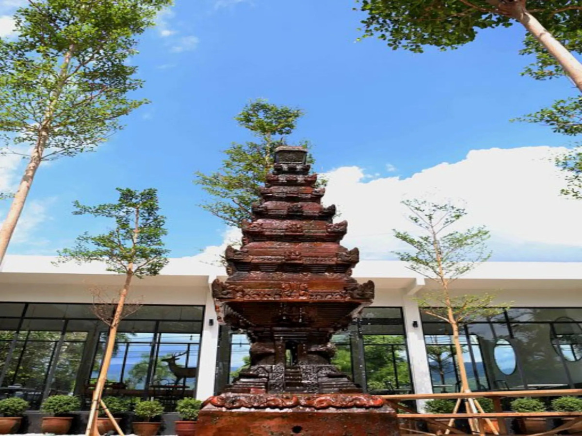 Lovinalife Room & Cafe