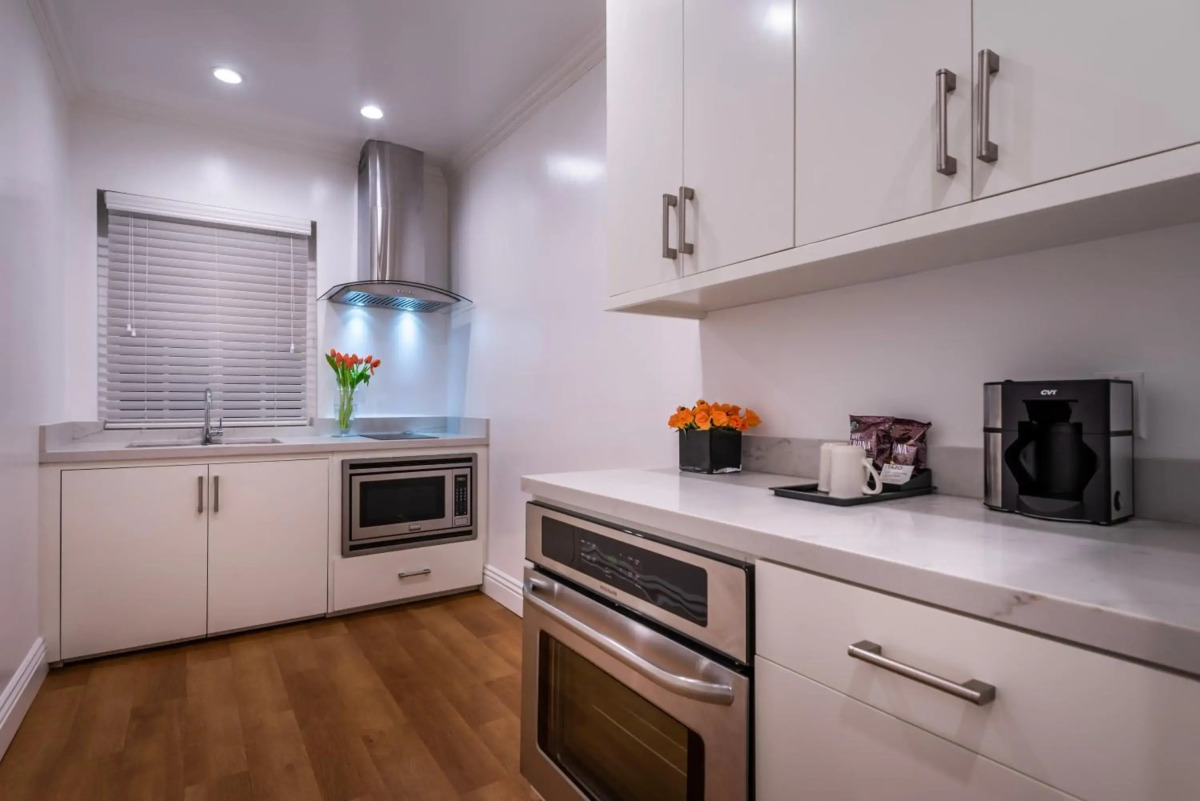 Beverly Hills Plaza Hotel & Spa