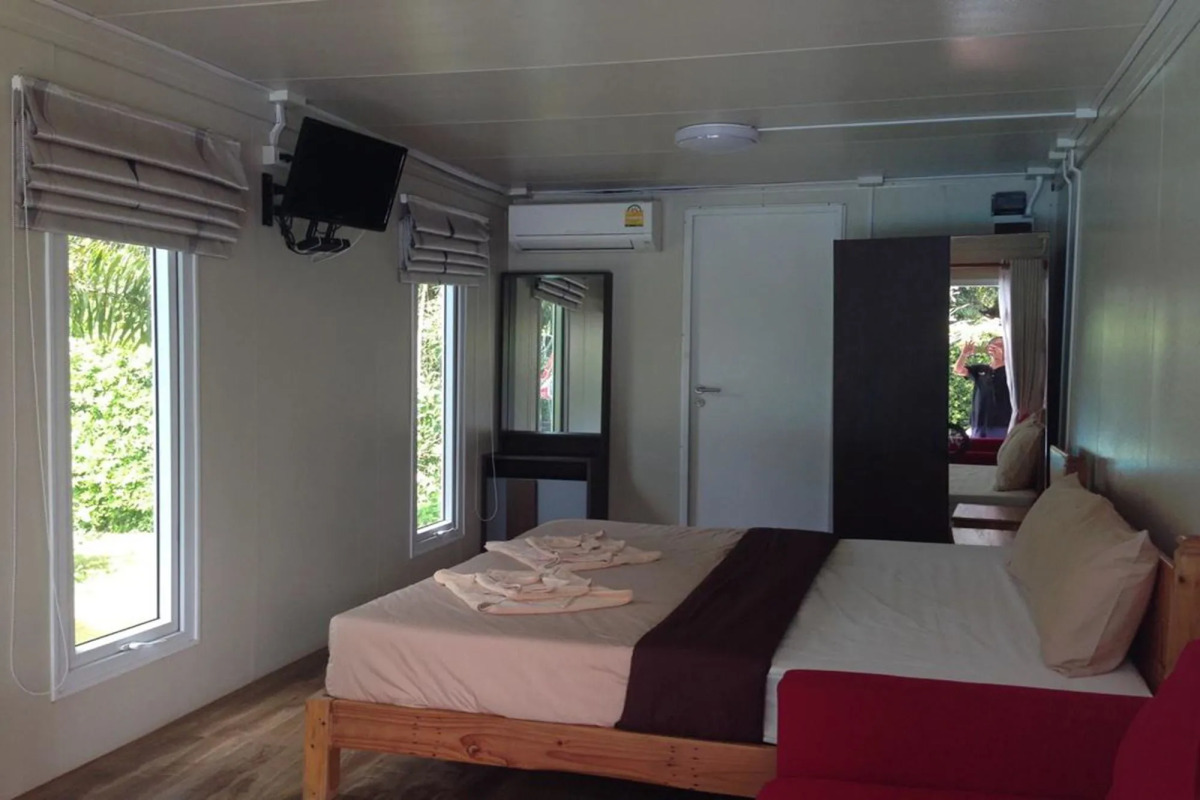 Check In & Chill Out Laem Sok Pier