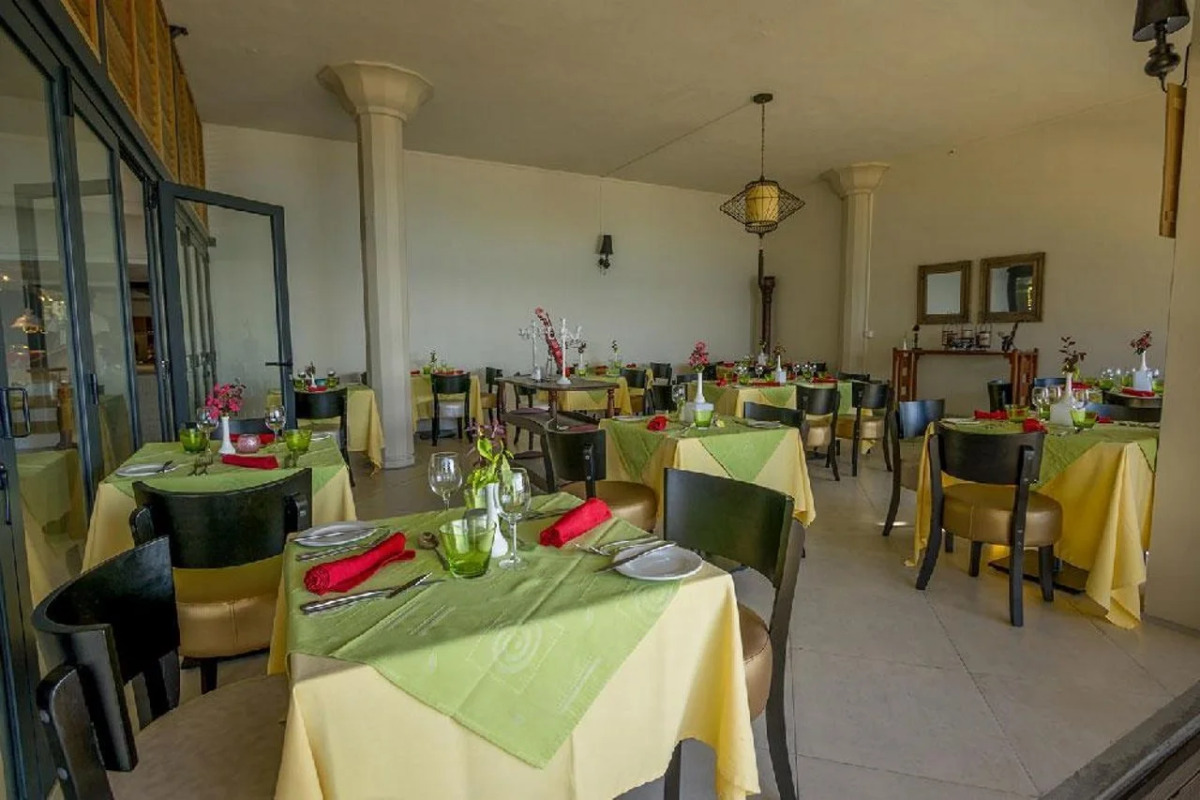 Le Peninsula Bay Beach Resort