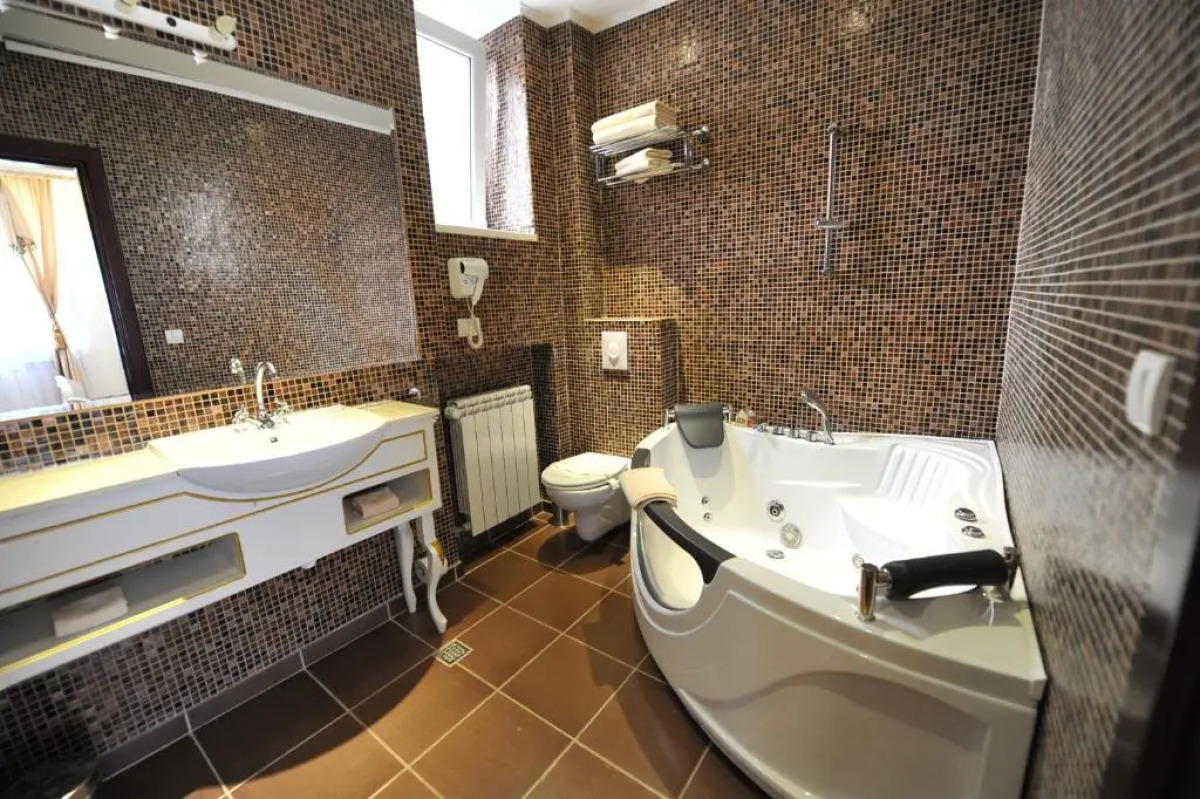 Queen's Astoria Design Hotel