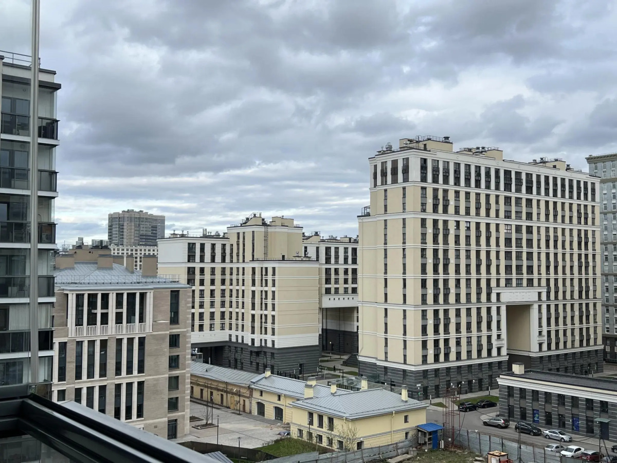 БелосНежность на набережной Обводного канала 108