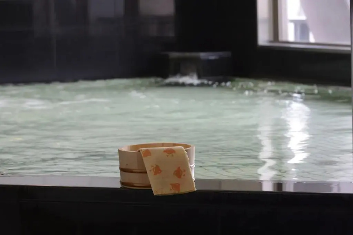 Отель Natural Hot Spring Midosuji Hotel