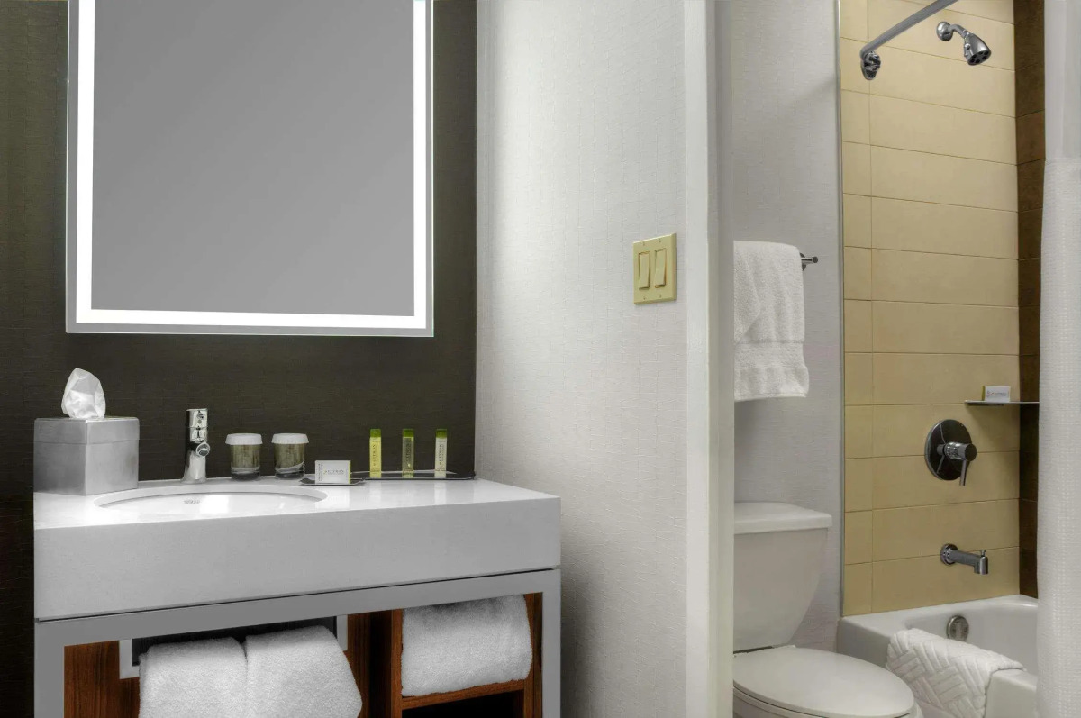 Отель DoubleTree by Hilton Metropolitan - New York City