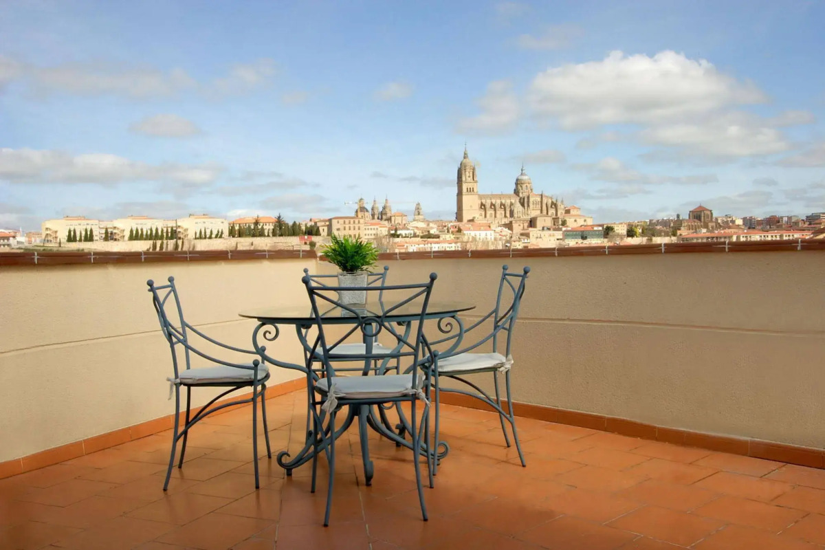 Hotel Ele Puente Romano