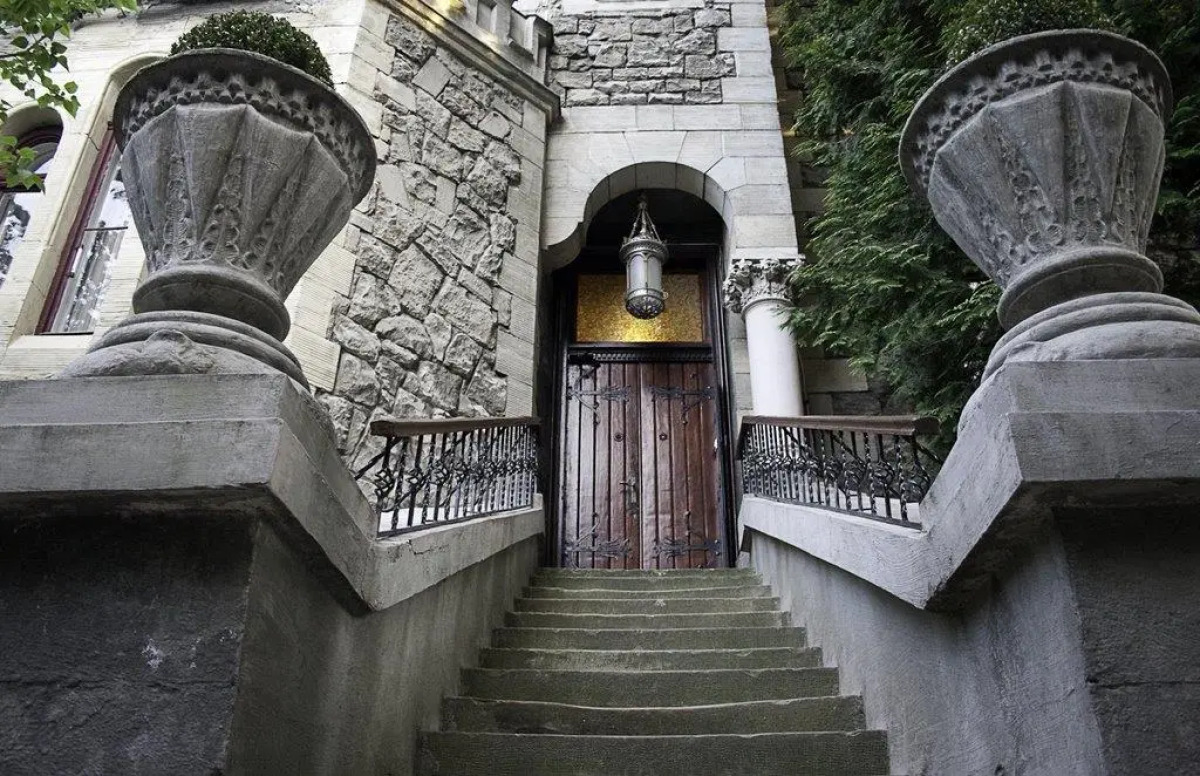 Отель Lion’s Castle