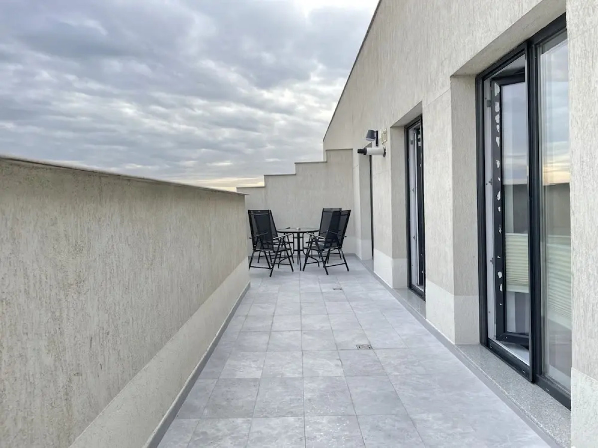 4 Room Penthouse Terrace W18-W19