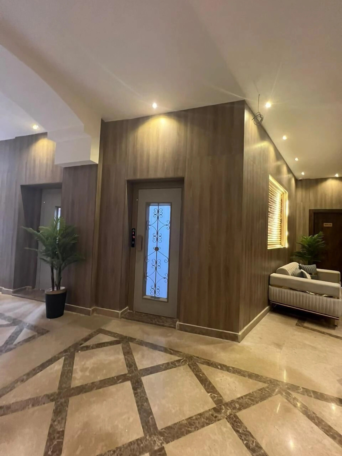 Rotana Palace Suites