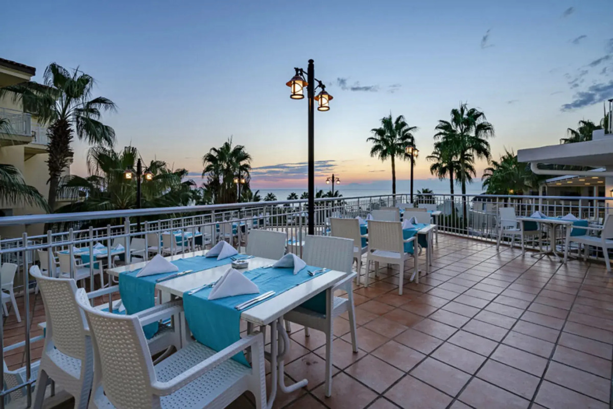 İz Flower Side Beach Hotel