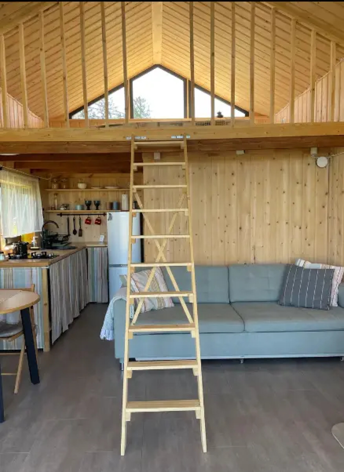 Черный домик